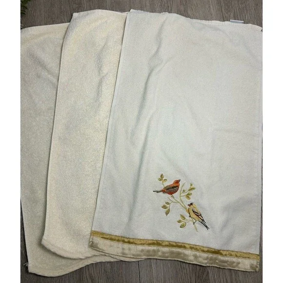 Set of 3 Vintage Avanti Hand Towels Gilded Songbird Embroidered Birds Cream - Picture 7 of 11